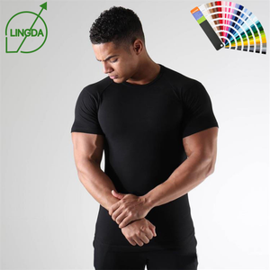 T-shirt de compression uni personnalisé avec logo pour <span class=keywords><strong>homme</strong></span>, tenue de sport et de fitness, anti-humidité, en polyester doux, pour musculation - Product Image 1