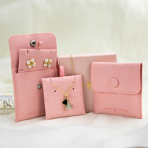 กระเป๋าใส่เครื่องประดับไมโครไฟเบอร์พรีเมียมขนาดเล็ก สีชมพู ทำจากหนังกลับและหนังแท้ พร้อมกล่องแม่เหล็ก กล่องใส่เครื่องประดับพรีเมียม - Product Image 4