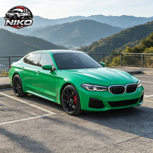 Film NIKO GlossPET Signal Green Matte Vinyl Wrap PET Ice Roll Film Autocollant pour voiture Film de protection pour véhicule - Product Image 1