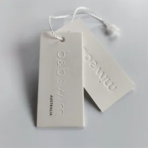 Witte Reliëf Dikke Karton Hang Tag Custom Eco Swing Ticket Hangtag Kleding Label Garment Prijs Tag Met String Luxe