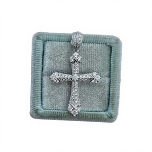 Pendentif classique en argent plaqué avec croix de Jésus, orné de cristaux de moissanite et de strass, style hip-hop, bijou unisexe, cadeau - Product Image 1