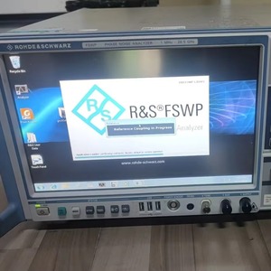เครื่องวิเคราะห์สัญญาณรบกวนเฟสและเครื่องทดสอบ VCO ยี่ห้อ Rohde & Schwarz รุ่น R&S FSWP FSWP26 1 MHz - 26.5 GHz ผ่านการทดสอบในสภาพการทำงาน xgeqpt - Product Image 1