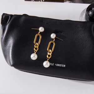 Pendientes colgantes con cadena dorada y perlas de imitación, diseño geométrico, uso diario - Product Image 4