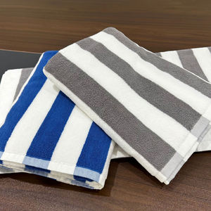 Serviette <span class=keywords><strong>de</strong></span> plage, <span class=keywords><strong>de</strong></span> piscine ou <span class=keywords><strong>de</strong></span> <span class=keywords><strong>bain</strong></span> rectangulaire surdimensionnée en coton 100% avec logo personnalisé, rayures tropicales, imprimé animal, blanc et bleu - Product Image 4