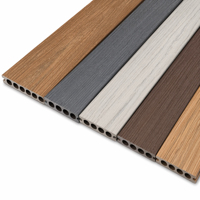 Revêtement de terrasse en composite bois-plastique (WPC) durable, moderne, imperméable, à grain de bois, emboîtable, haute densité, pour usage extérieur dans les jardins et parcs