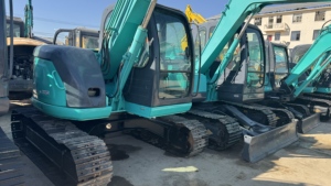 Excavadora Hidráulica Usada Kobelco SK70SR SK60R SK75R de 7 Toneladas de Buen Rendimiento, Fabricada en Japón, con Motor, Caja de Cambios, Bomba y PLC - Product Image 3