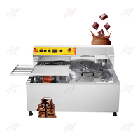 Mini machine de trempe au chocolat petite machine de fusion de moulage de revêtement d'enrobage de chocolat automatique faisant la machine