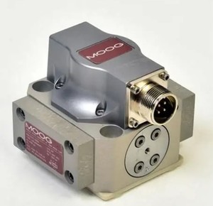 Vanne électro-hydraulique G761-3605, à double volet avec retour mécanique pour l'automatisation industrielle - Product Image 1