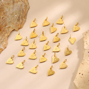 Dijes con Iniciales de Corazón |   Colgantes de Letras del Alfabeto en Acero Inoxidable con Baño de Oro PVD de 18K |   Sin Deslustre, Resistente al Agua e Hipoalergénico - Product Image 3