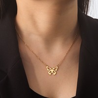 Collier pendentif papillon ajouré en acier inoxydable doré pour femme, chaîne de clavicule tendance, cadeau idéal pour le quotidien