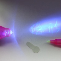 Stylo à encre invisible stylo espion avec lumière UV stylos à encre disparaissant pour enfants marqueur magique pour le jour de Pâques Halloween cadeau de Noël
