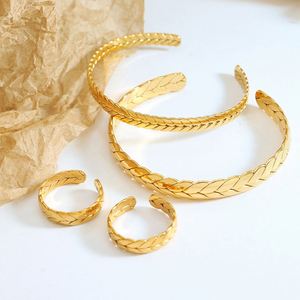 Brazaletes de Moda para Mujer, Chapados en Oro de 18K, Titanio 316, Acero Inoxidable, con Patrón Geométrico, Estilo Abierto, Joyería de Moda, Regalo, Venta al Por Mayor - Product Image 2