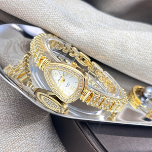 Reloj <span class=keywords><strong>de</strong></span> <span class=keywords><strong>Mujer</strong></span> Creativo Triangular Dorado, Elegante Reloj <span class=keywords><strong>de</strong></span> Cuarzo para Dama - Product Image 2