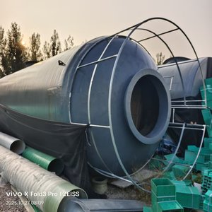Frp Fume Air <span class=keywords><strong>Scrubber</strong></span> Toren Met Pomp Water <span class=keywords><strong>Scrubber</strong></span> Verpakt Kolom 90% Zuiveren Efficiëntie Op Maat - Product Image 2