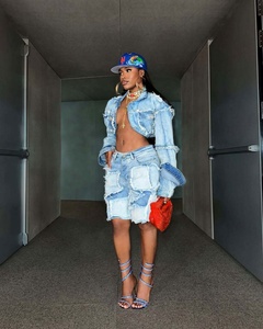 Prodotti di Tendenza 2025 Nuovi Arrivi Set <span class=keywords><strong>Donna</strong></span> con <span class=keywords><strong>Camicia</strong></span> a Maniche Lunghe e Pantaloncini in <span class=keywords><strong>Jeans</strong></span> con Stampa Bandiera Nazionale e Toppe - Product Image 4