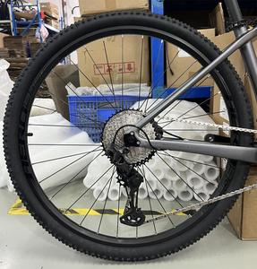Vélo de montagne en fibre de carbone WARRIORpro 27,5/29 pouces avec suspension avant, freins à disque doubles, 24 vitesses pour la course et la ville - Product Image 3