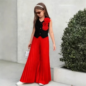 Completo Estivo 2026 per Bambine: Gilet Senza Maniche con Fiori 3D e <span class=keywords><strong>Pantaloni</strong></span> a Vita Alta a Gamba Larga <span class=keywords><strong>Plissettati</strong></span> - Set 2 Pezzi - Product Image 1