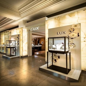 Vitrina de Exhibición de Joyería de Vidrio Personalizada con Pantalla LED y Base de Bambú Pulido para Centros Comerciales y Tiendas Minoristas - Product Image 2