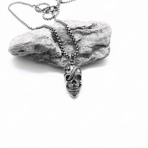 Collar con Colgante de Calavera con Serpiente Entrelazada en Acero Inoxidable 316, Estilo Motociclista, Joyería Retro para Hombre - Product Image 2