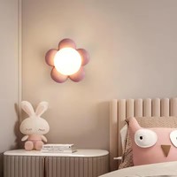 Lampe murale décorative pour chambre d'enfant, design moderne en résine florale, petite lampe murale LED simple pour chevet d'enfant