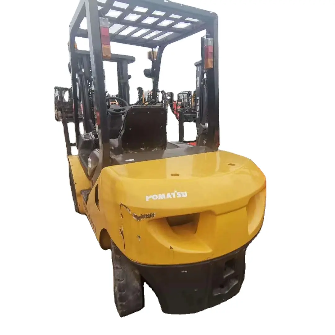 Carrelli elevatori giapponesi sollevati 3 metri possono essere trasformati Multi-funzionale komatsu 3ton FD30 vendita di seconda mano prezzi a buon mercato