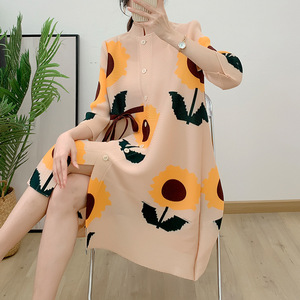 Mom's <b>Dress</b> Pleated <b>Dress</b> Large Size Design Sunflower Stretch <b>Dresses</b> Middle-aged and Elderly Women's Single-breasted <b>Cardigan</b> - Product Image 4