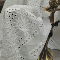 Tissu en coton blanc brodé à œillets 285 g/m², tissu ajouré géométrique Chevron 9088 pour robes et chemisiers