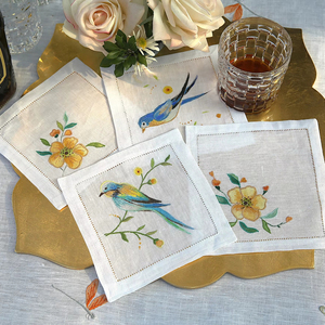 Serviette de cocktail en lin Songbird in Bloom |   Linge de table réutilisable en lin 100% naturel de qualité supérieure, respectueux de l'environnement, motif oiseaux et fleurs - Product Image 1