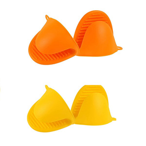 Gants en silicone de qualité alimentaire à pois, antidérapants, résistants à la chaleur, imperméables, anti-brûlure, compatibles lave-vaisselle, pour four et barbecue, <span class=keywords><strong>prix</strong></span> usine - Product Image 3