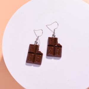 Pendientes de Gancho con Colgante de Chocolate de Resina Creativa para Mujer, Joyería de Simulación de Comida, Regalos - Product Image 1
