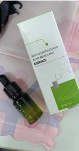 Sérum Nettoyant Liquide Hydratant en Petite Bouteille Verte <span class=keywords><strong>Contenant</strong></span> <span class=keywords><strong>de</strong></span> <span class=keywords><strong>l</strong></span>'<span class=keywords><strong>Acide</strong></span> <span class=keywords><strong>Salicylique</strong></span> pour Apaiser la Peau et Contrôler <span class=keywords><strong>l</strong></span>'Excès <span class=keywords><strong>de</strong></span> Sébum - Product Image 6