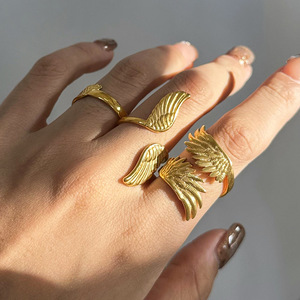 Elegante Anello in Acciaio Inossidabile Stile Vintage con Apertura Regolabile, Design ad Ala, Anello Versatile alla Moda - Product Image 1