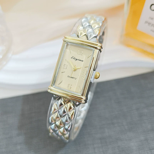 Orologio da Donna con Quadrante Quadrato Dorato, Design Elegante e Minimalista, Impreziosito da Marcatori Facili da Leggere NW0019 - Product Image 2