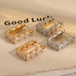 Pendientes de aro geométricos con circonita y engaste en canal, poste de oro de 18 quilates para mujer, joyería de regalo TE60688 - Product Image 1