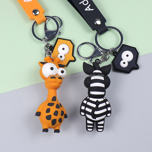 Llaveros de goma con logotipo personalizado de PVC, llaveros de goma con relieve de dibujos animados - Product Image 5