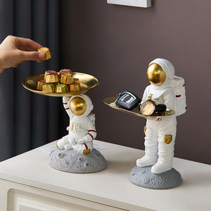Statuette d'astronaute en résine du nord de l'europe, Statue de personnage moderne, plateau de rangement du bureau, accessoires de décoration de maison - Product Image 4