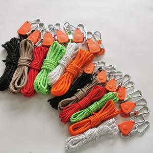 Cintre à <span class=keywords><strong>corde</strong></span> de suspension à cliquet <span class=keywords><strong>avec</strong></span> <span class=keywords><strong>mousqueton</strong></span> Engrenages internes en métal <span class=keywords><strong>Corde</strong></span> à vent renforcée Cintres de lumière de croissance pour le camping et la randonnée - Product Image 2
