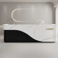 Comptoir d'accueil durable et économique pour centre sportif, design moderne, idéal pour clinique/salon de beauté