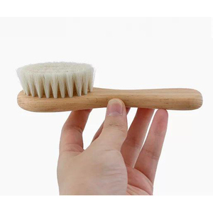 El precio de fábrica al por mayor de la muestra cabra cepillo de bebé, cepillo de pelo de los niños masaje cepillos para el pelo <span class=keywords><strong>recién</strong></span> nacido de madera Mini cepillo de pelo peine - Product Image 2