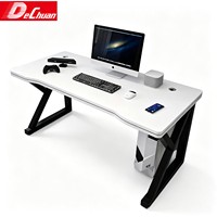 Bureau de jeu ergonomique moderne blanc avec cadre en X noir et plateau incurvé