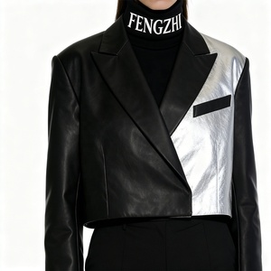 <span class=keywords><strong>Blazer</strong></span> Corto da <span class=keywords><strong>Donna</strong></span> in Ecopelle con Blocchi di Colore Asimmetrici, Colletto a Revers, Spalle Strutturate, Maniche Lunghe, Nero e Argento - Product Image 4