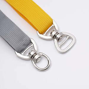 Hebilla giratoria de aleación de zinc con forma de ocho para correas de mascotas, accesorio duradero para correas de cincha. - Product Image 1