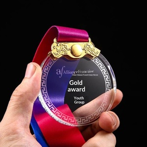 Trofeo de Cristal con Borde Geométrico Personalizado |   Diseño Redondo Pequeño para Premios de Juegos Escolares y Competiciones - Product Image 1