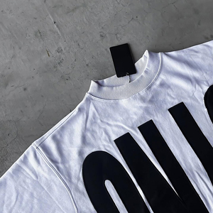 T-shirts en coton tricoté 100 % pour hommes, personnalisables avec logo brodé, coupe oversize, grammage lourd 200 grammes, effet vieilli avec lettres - Product Image 2