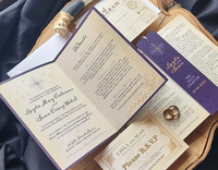 Ensemble d'Invitations de Mariage de Style Livre de Contes de Fées avec Livret Vintage et Signet Floral Délicat