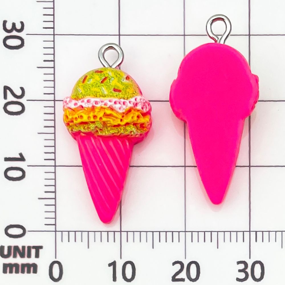 โคนไอศกรีมเรซินสีแดงกุหลาบ 1 ชิ้น ขนาด 27*14*7 มม. น้ำหนัก 1.3 กรัม ราคา 24,565 หยวน