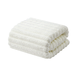 Serviette de bain extra large Chu Hui en microfibre hypoallergénique, usage hôtelier, couleur unie, rectangulaire, 300g-400g - Product Image 2