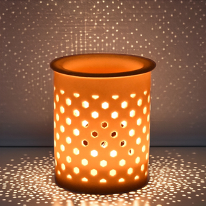 Lampe d'aromathérapie en céramique blanche chauffe-bougie électrique et brûleur de tarte à la cire pour huile parfumée petit design pour un usage domestique - Product Image 4