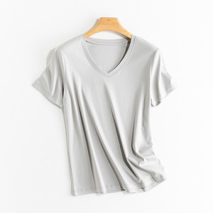 <span class=keywords><strong>T</strong></span>-<span class=keywords><strong>shirt</strong></span> Premium da Donna con Scollo a <span class=keywords><strong>V</strong></span>, Manica Corta, 58% Cotone, 32% Fibra Recuperata, 10% Seta di Gelso - Magliette Basiche all'Ingrosso - Product Image 5