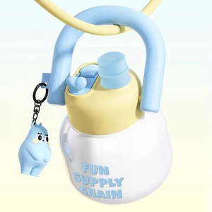 Grande Bouteille d'Eau Tendance en Plastique de 800 ml, Mignonne et Facile à Transporter, Idéale pour Hommes, Femmes et Étudiants, Convient pour Boissons Chaudes et Froides en Buvant Directement - Product Image 4